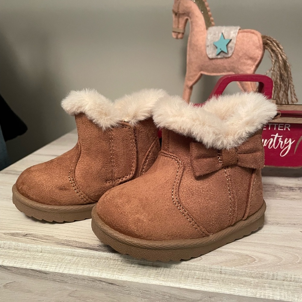 Cozy Tan Baby Boots with Faux Fur